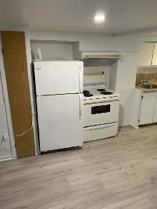 31/2 libre chauffé,éclairé,poêle,frigidaire inclus. - Photo 2