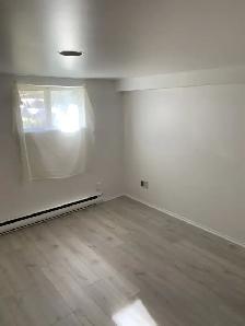 31/2 libre chauffé,éclairé,poêle,frigidaire inclus. - Photo 3