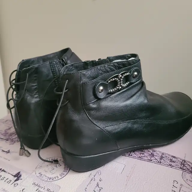 New Women Bootis Size 9