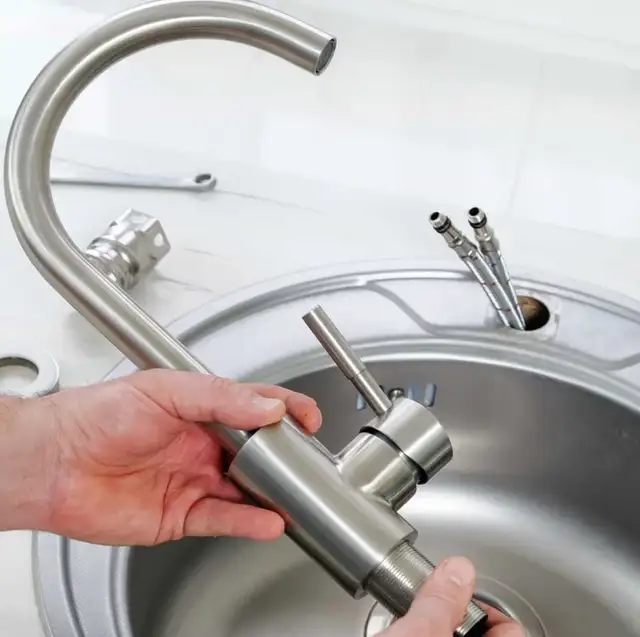 installation de robinet de cuisine et salle de bain!