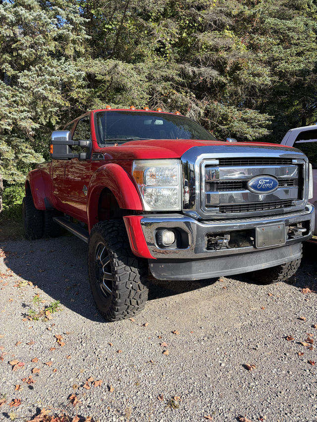 2011 Ford Super Duty F-450 DRW LARIAT