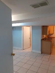 Basement 2Bedroom Unit, Rent $1400, Pharmacy Ave. & Eglinton Av - Photo 10