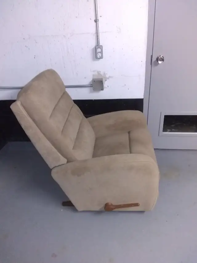 Free like new beige green adjustable recliner chair