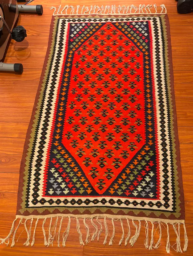 Beau tapis artisanal Iranien