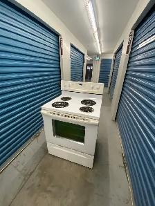 WHIRLPOOL ELECTRIC STOVE - Photo 2