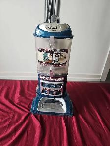 Shark Navigator Deluxe vacuum - Photo 2