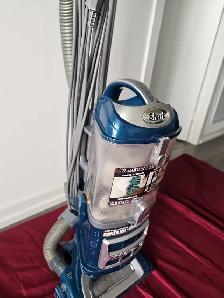Shark Navigator Deluxe vacuum - Photo 3