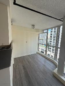 den for rent in downtown toronto - Photo 2