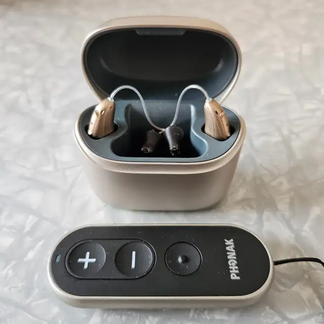 Phonak Audéo Lumity L30 Hearing Aids   Remote Control – Like-New