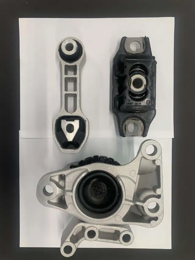 Fit for Fiat 500 L4 1.4L Trans. Engine Motor Mount & Torque