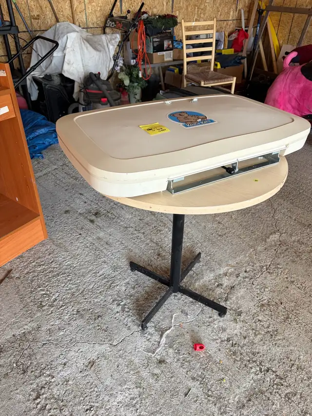 Tables , round and rectangular