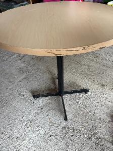 Tables , round and rectangular - Photo 2