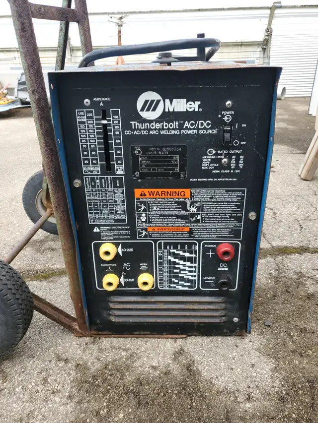 MILLER Thunderbolt AC/DC OR LINCOLN AC 225 -S