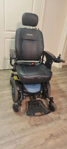 fauteuil roulant électrique presque neuf  en spécial