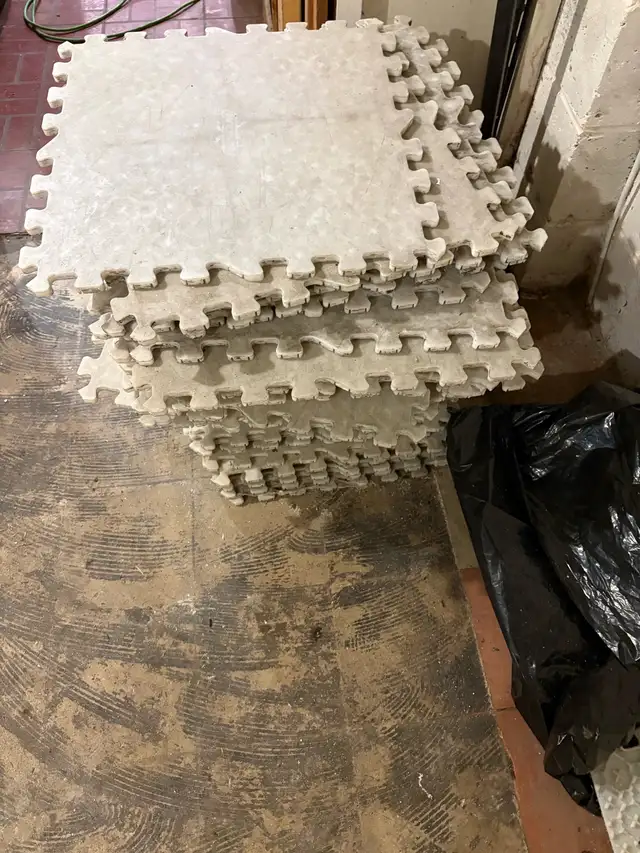Hockey shot tiles.