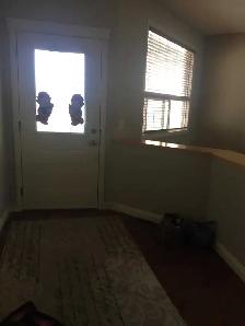 Beautiful 5 Bedroom House NW - Main Floor Double Garage l - Photo 2
