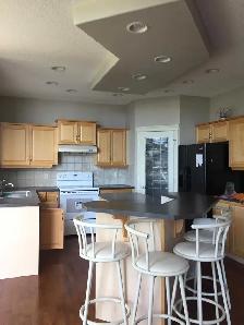 Beautiful 5 Bedroom House NW - Main Floor Double Garage l - Photo 3