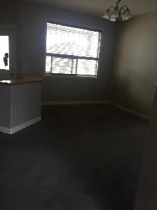 Beautiful 5 Bedroom House NW - Main Floor Double Garage l - Photo 6