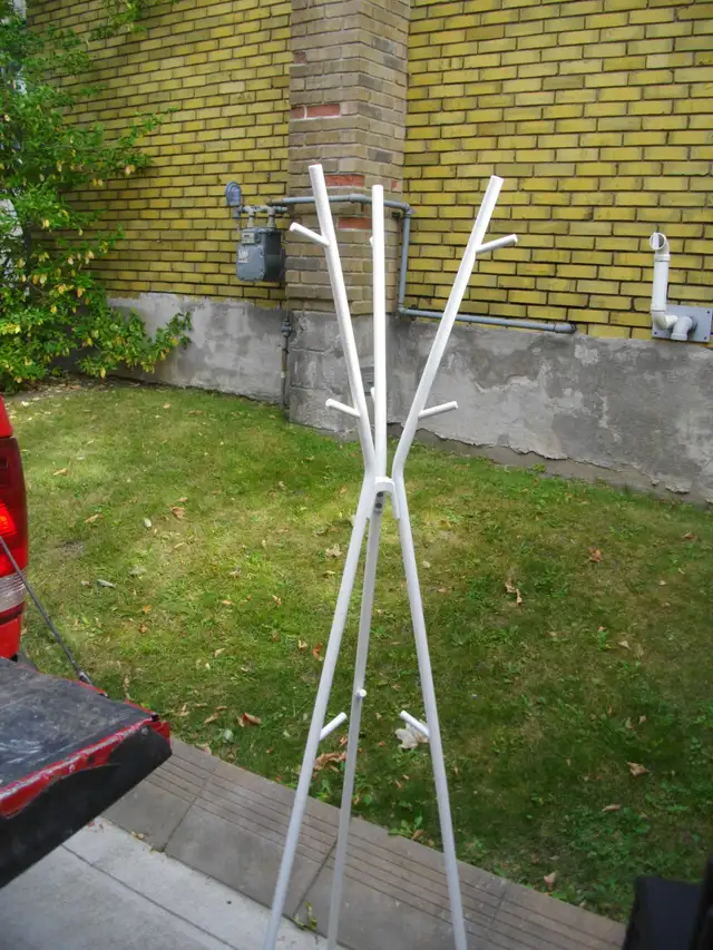 WHITE COATE RACK