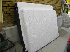 QUEEN SIZE MATTRESS  LIKE NEW - Photo 2