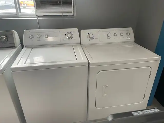 Laveuse sécheuse traditionnelles blanches Whirlpool