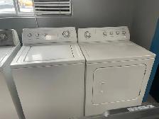 Laveuse sécheuse traditionnelles blanches Whirlpool