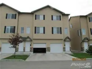 2 Bedrooms Townhouse & Den & Garage for Rent- Saskatoon Lakewood