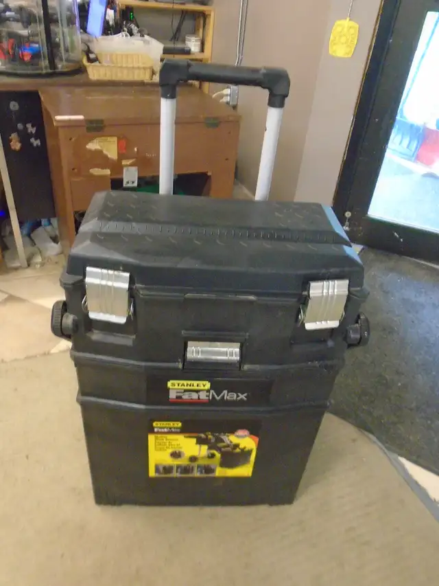 Rolling tool chest
