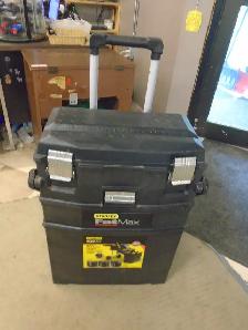 Rolling tool chest