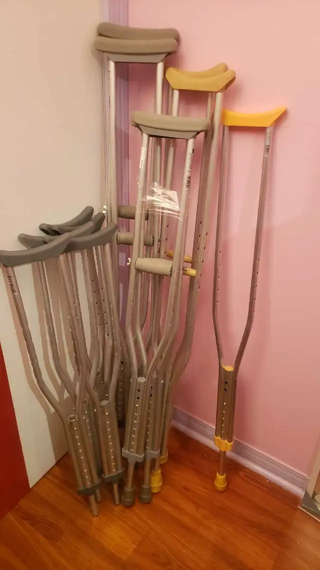 Aluminum Adjustable Crutches