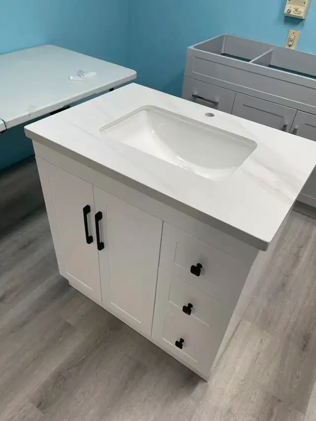 32' Solid Wood Bathroom Vanity in Markham | Warehouse Sale