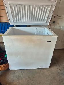 8 Cubic Foot Freezer - Photo 2