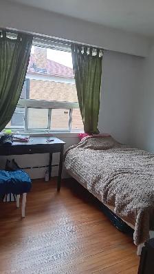 Furn room in 3bdrm apt in small building - CEDARVALE LRT - Photo 2