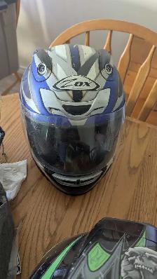 Motorcycle Jack and helmets - Photo 2