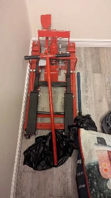 Motorcycle Jack and helmets - Photo 3