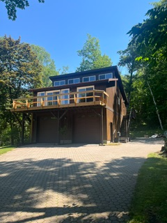 Private, minutes to 401 Cobourg, Chalet style, 1 Bedroom plus Lo