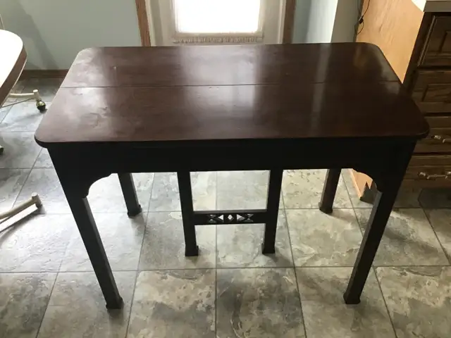 Vintage solid wood extendable dining table