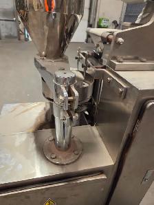 Automatic Vertical Form, Fill & Seal Machine - Photo 2