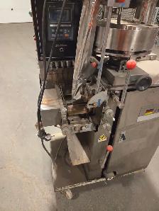 Automatic Vertical Form, Fill & Seal Machine - Photo 8