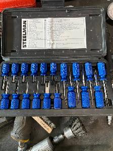 Snap-on toolbox with tools - Photo 10