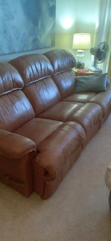 Free! Lazy Boy reclining leather couch - Photo 4