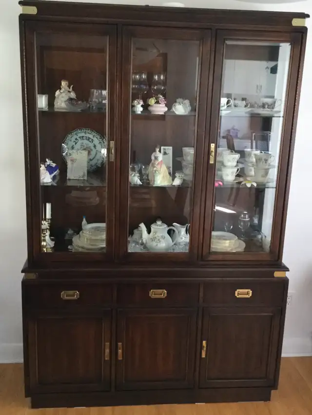 CANADIAN KROEHLER '' FAR EAST'' DINING SUITE.