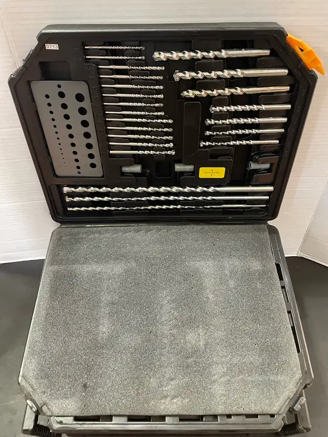 GMC 300PCS DRILL & BIT SET
