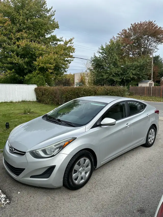 2015 Hyundai Elantra — Modèle de base (L) — Manuelle - 124000km