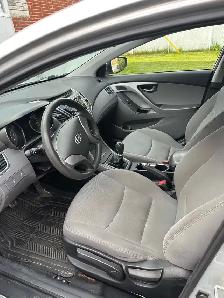 2015 Hyundai Elantra — Modèle de base (L) — Manuelle - 124000km - Photo 7