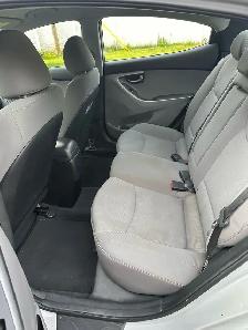 2015 Hyundai Elantra — Modèle de base (L) — Manuelle - 124000km - Photo 8