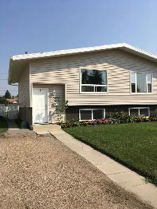 Alberta side 3 Bedroom Duplex!