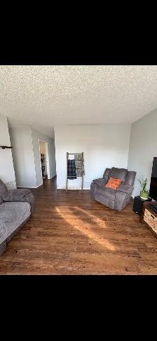 Alberta side 3 Bedroom Duplex! - Photo 4