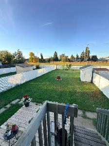 Alberta side 3 Bedroom Duplex! - Photo 9