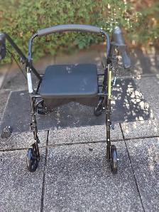 Déambulateur 4 roues neuf
